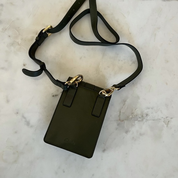 Clarks Crossbody - Picture 3 of 8